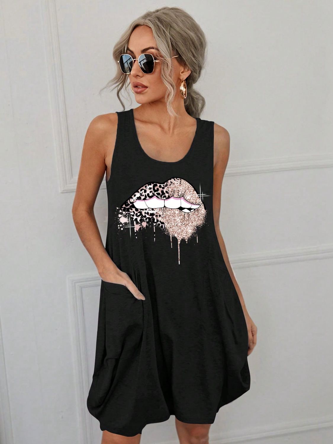 lip graphic sleeveless dress with pockets