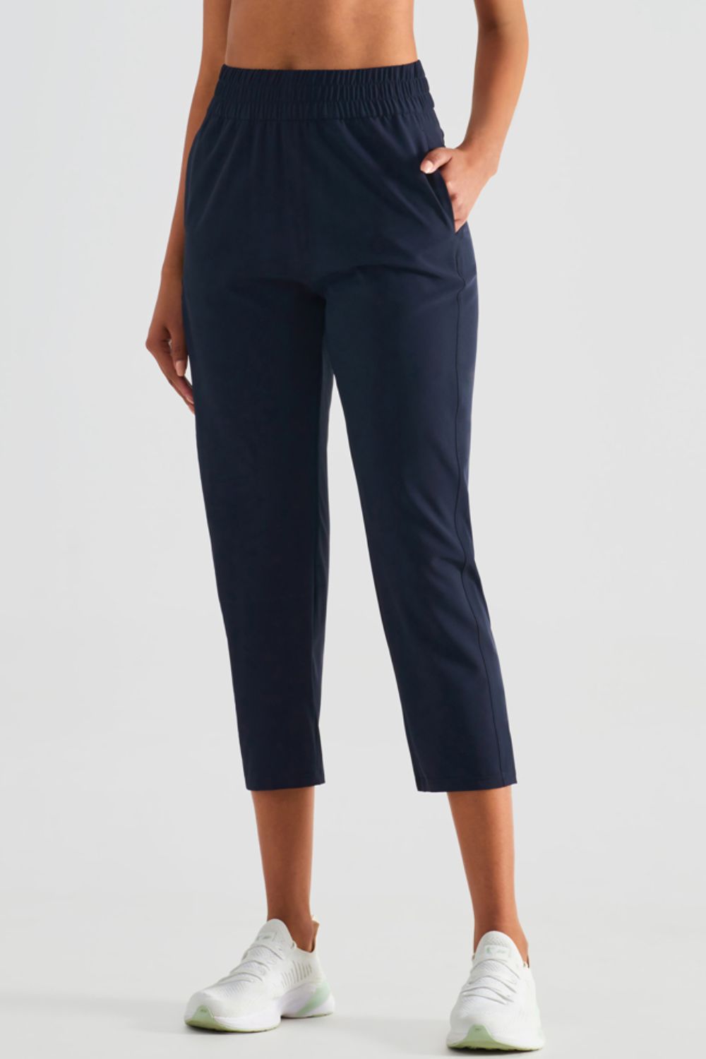 elastic waist cropped sports pants