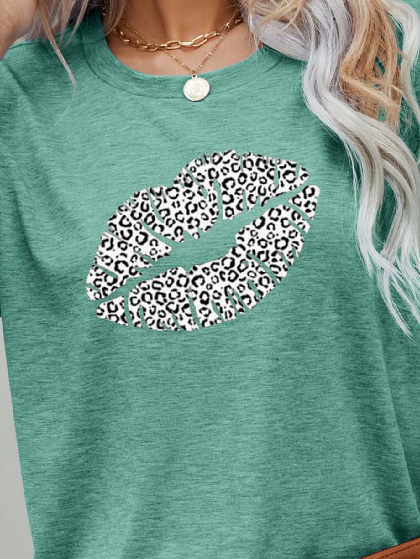 leopard lip graphic round neck tee