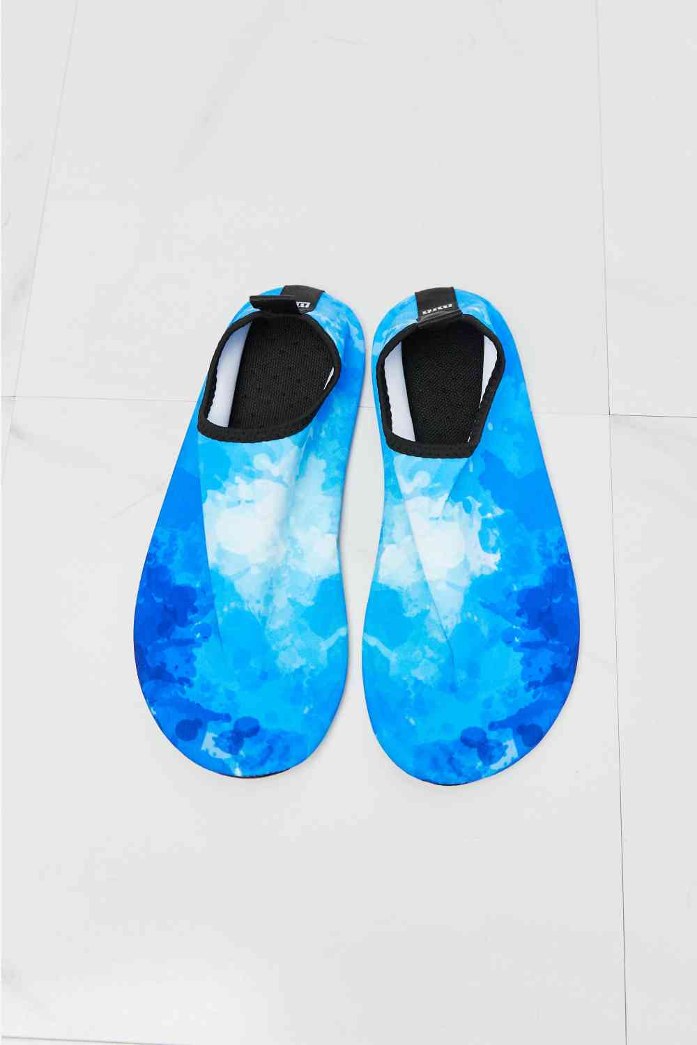 mmshoes on the shore water shoes in blue