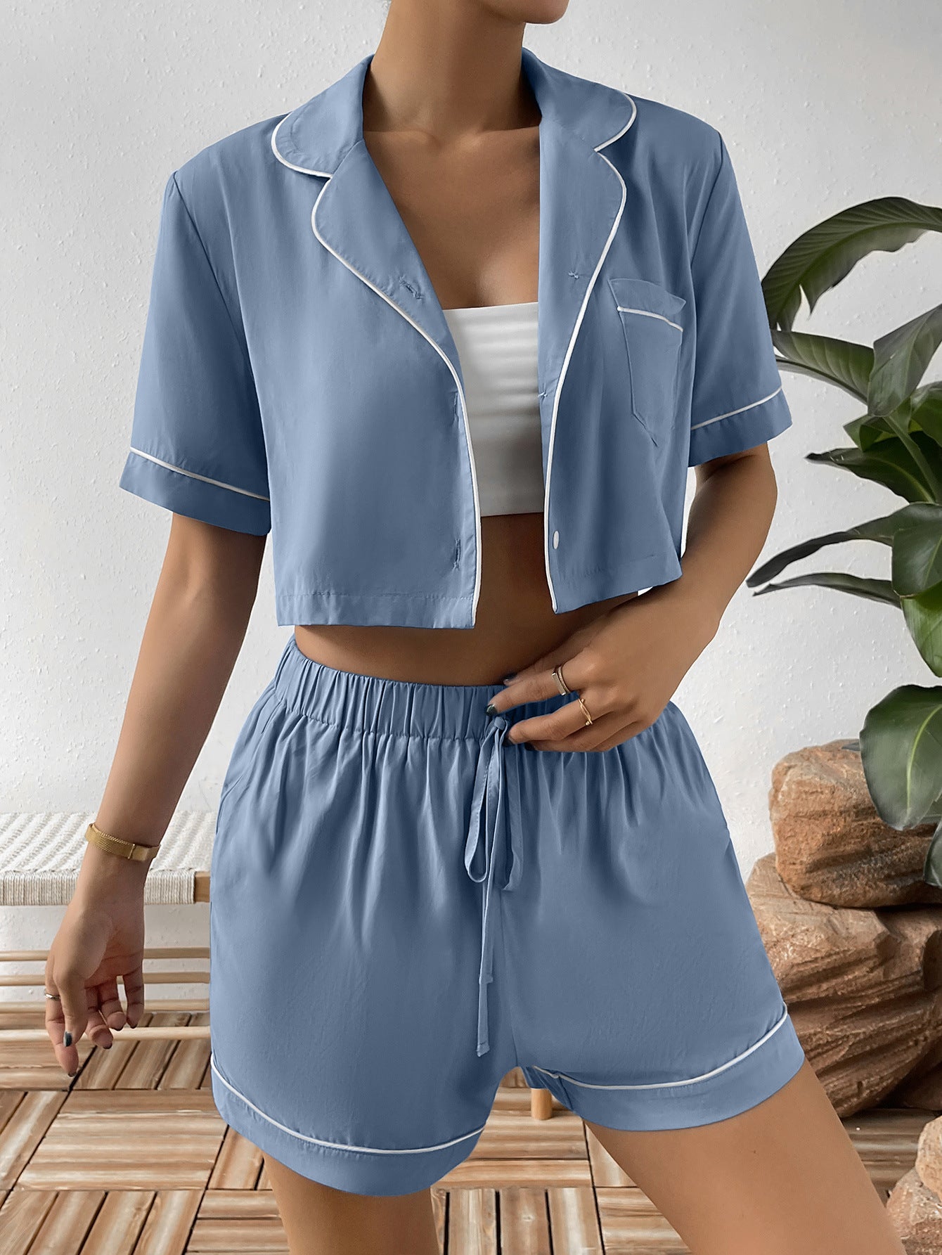 contrast lapel collar cropped shirt and shorts lounge set