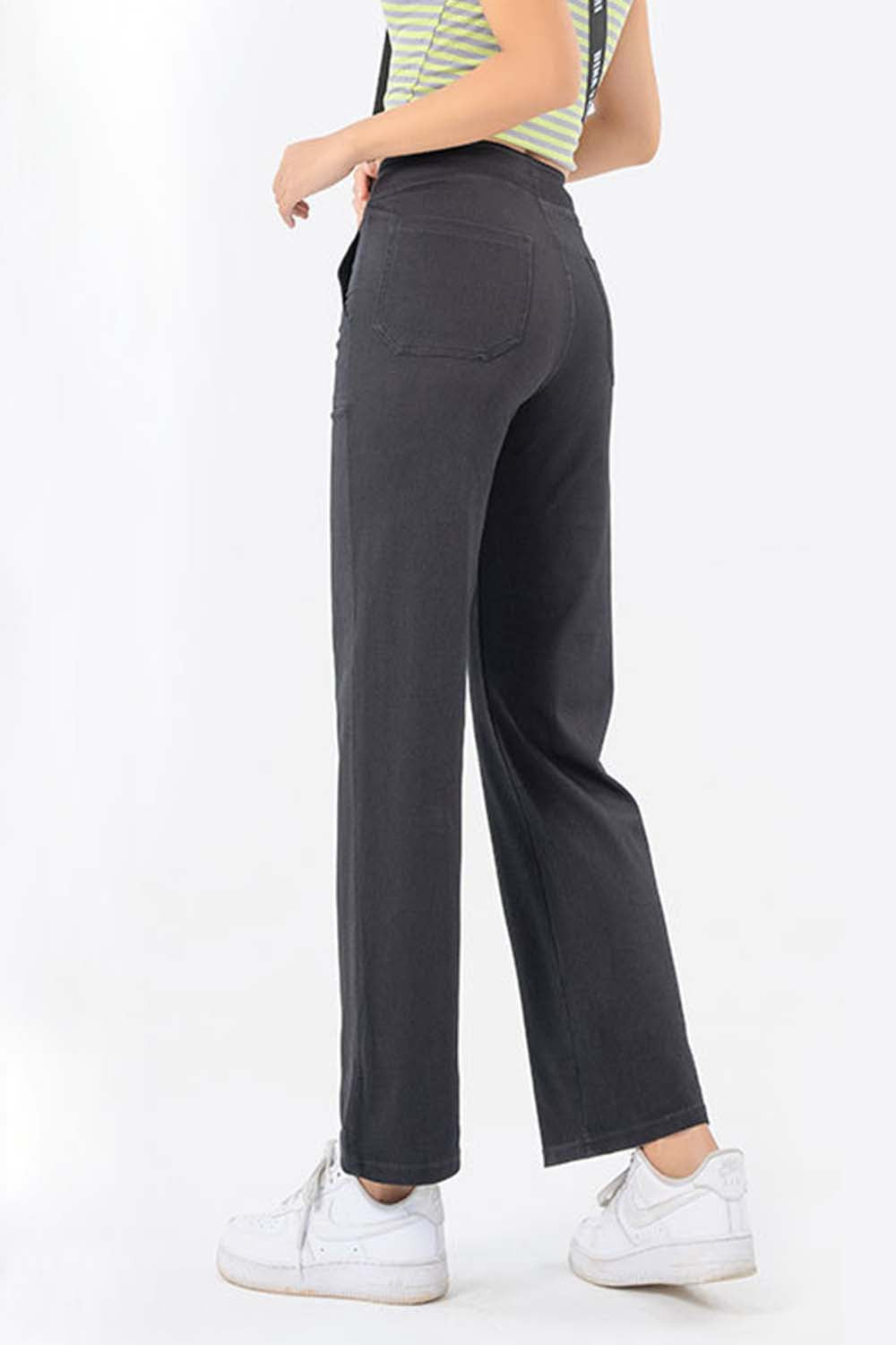pocketed long jeans