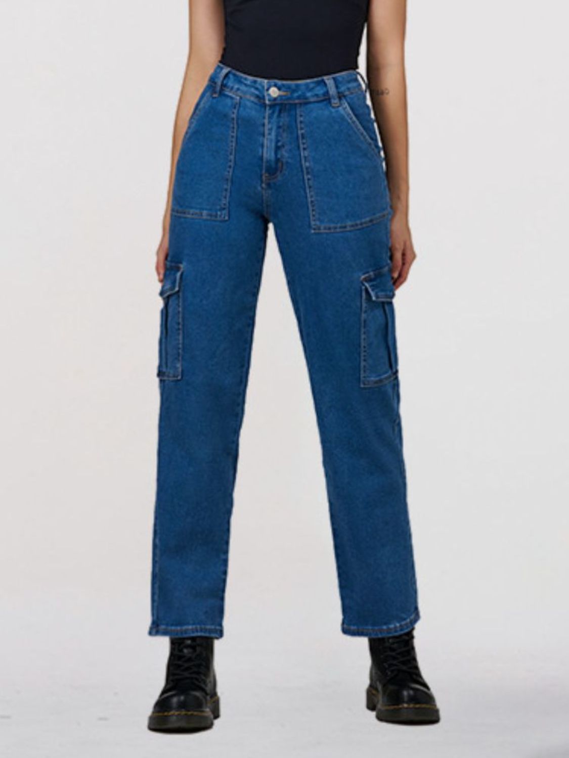 straight leg jeans with pockets