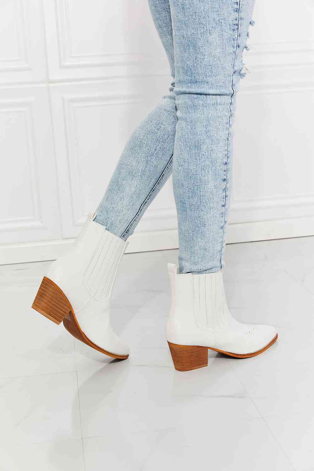 mmshoes love the journey stacked heel chelsea boot in white