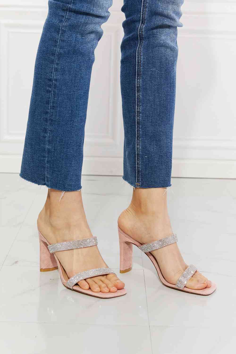 mmshoes leave a little sparkle rhinestone block heel sandal in pink