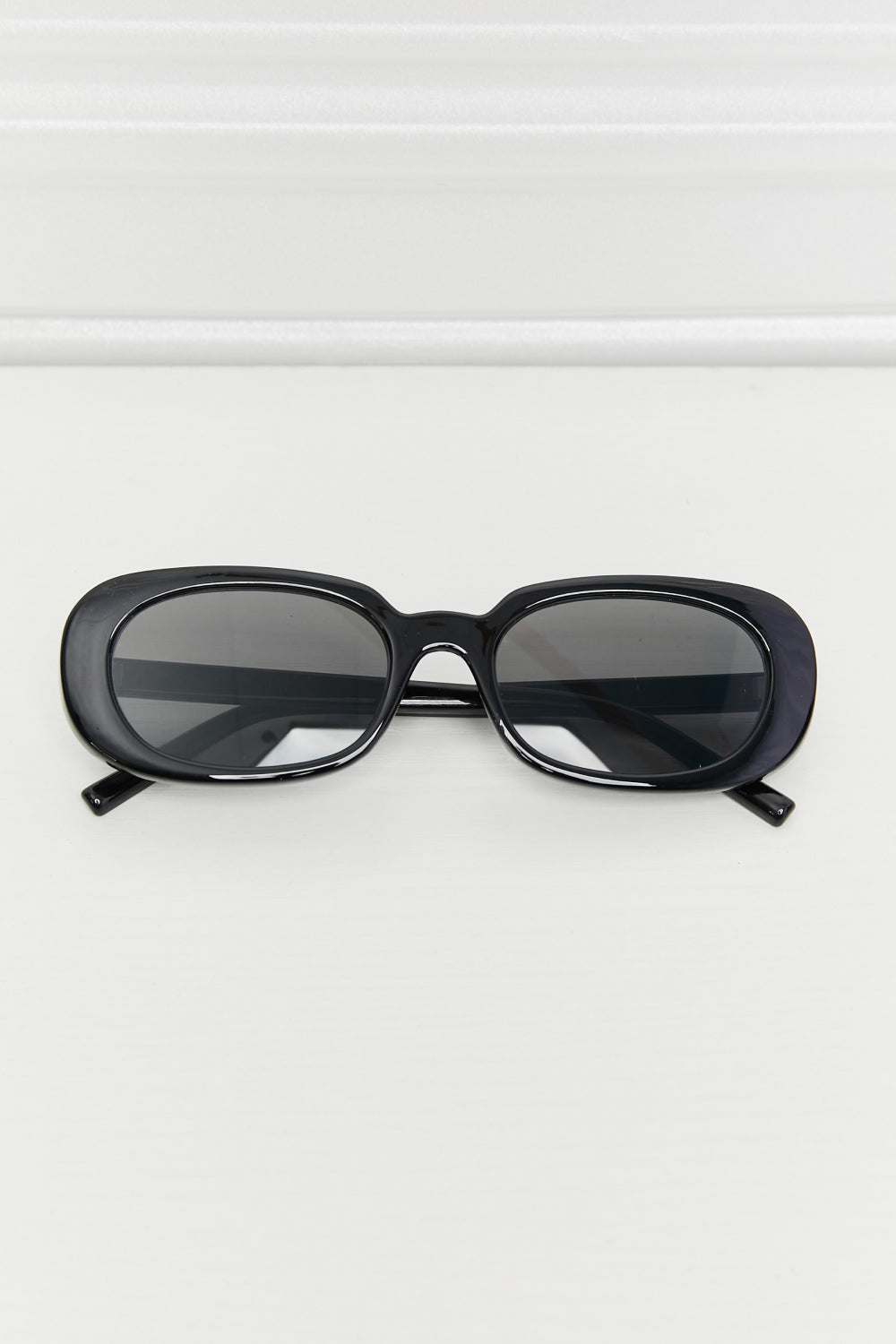 oval full rim sunglasses