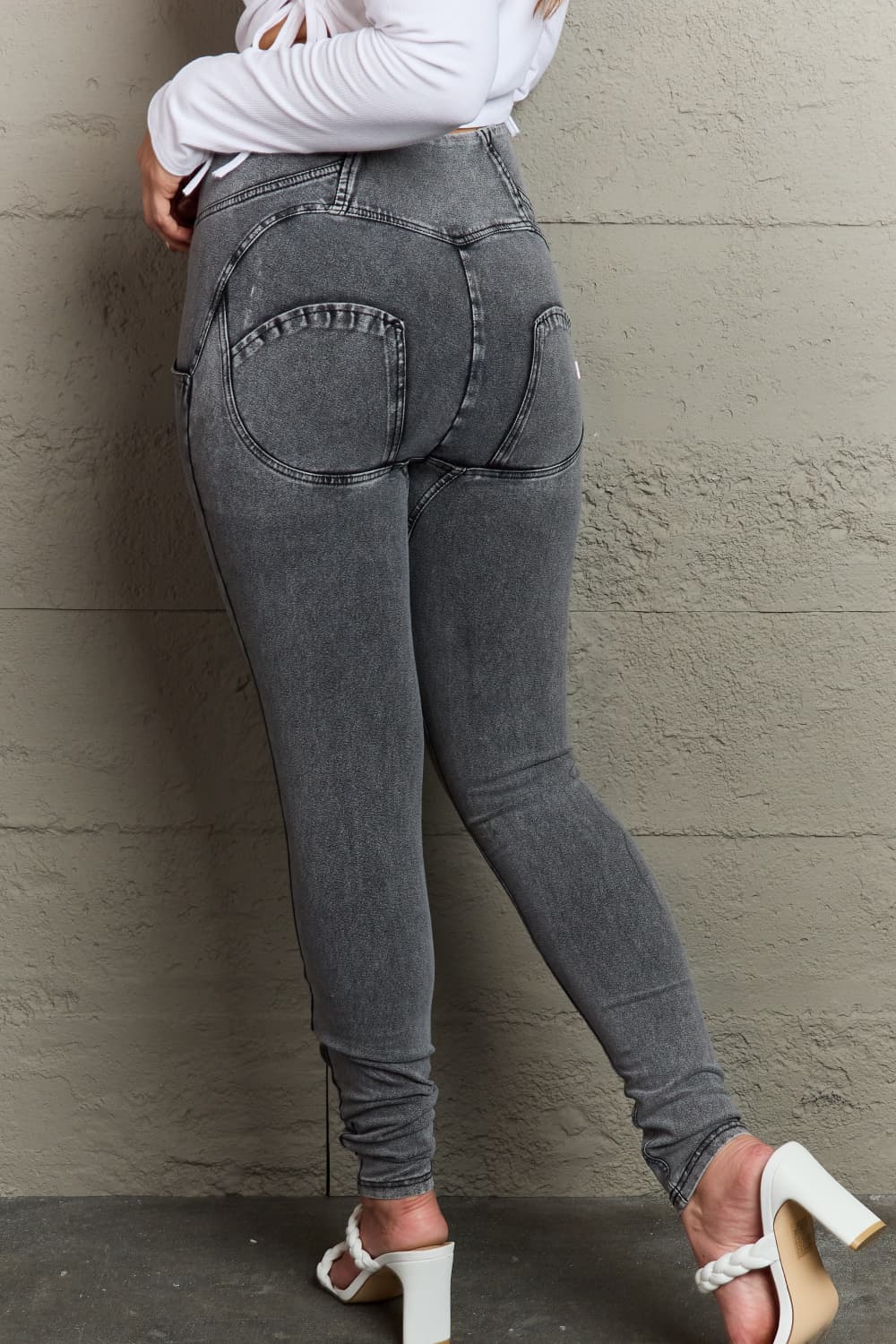 baeful zip closure skinny jeans with pockets