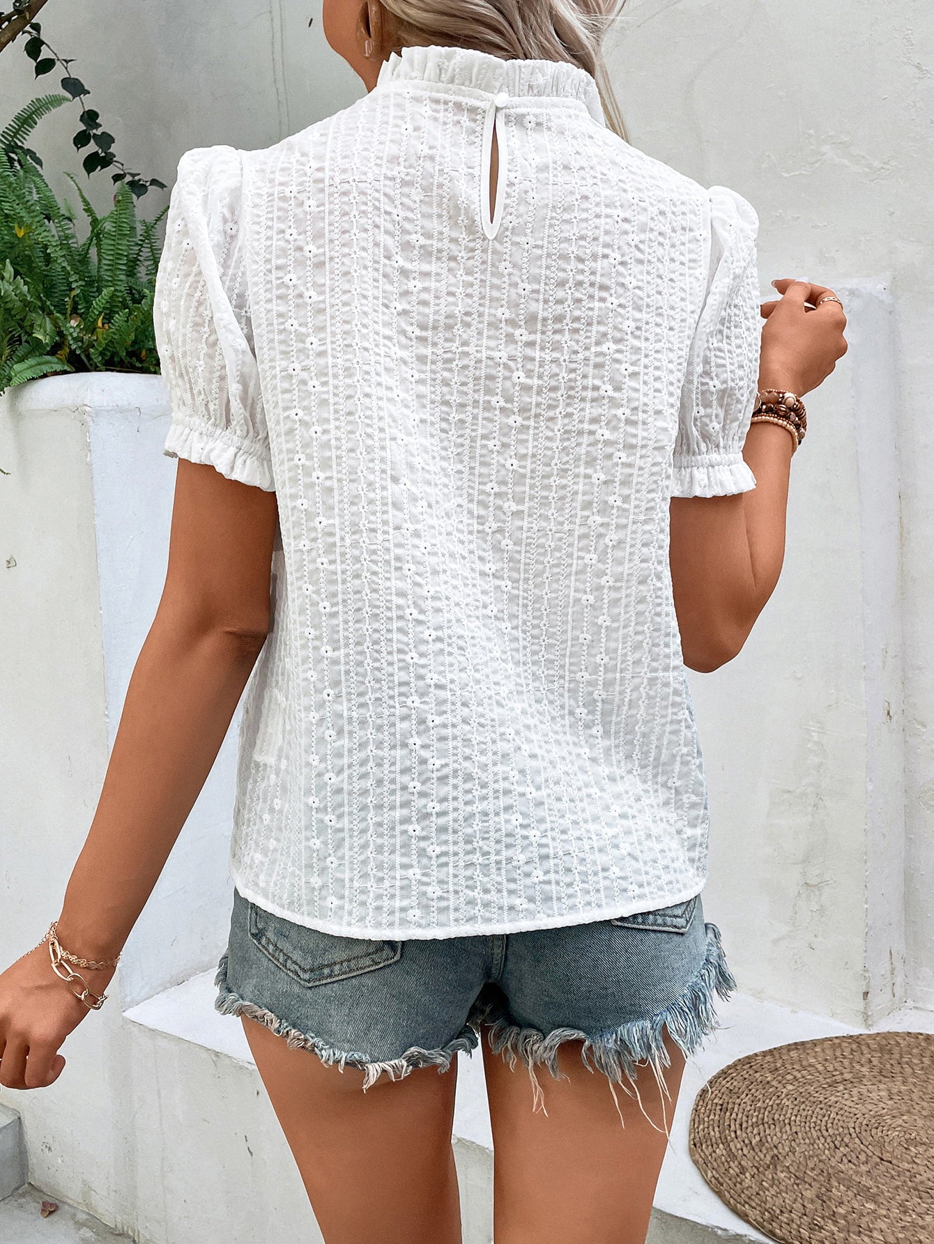 spliced lace short sleeve top
