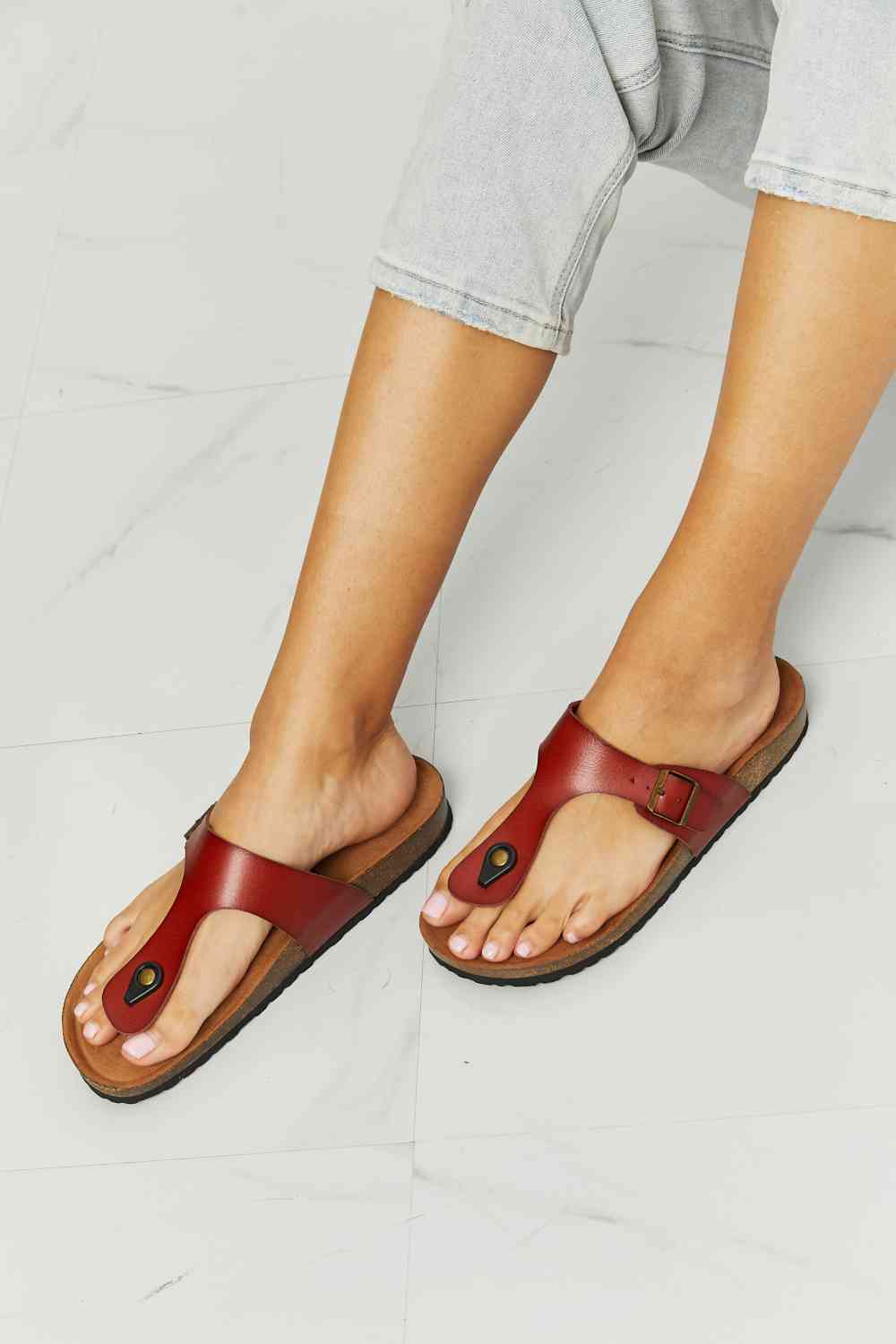 mmshoes drift away t-strap flip-flop in red