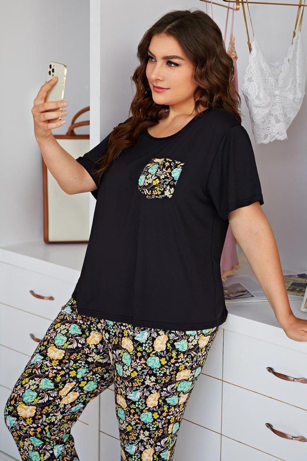 plus size contrast round neck tee and floral pants lounge set