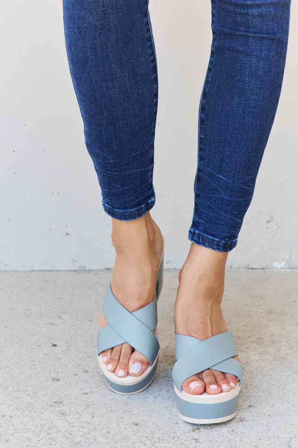 weeboo cherish the moments contrast platform sandals in misty blue