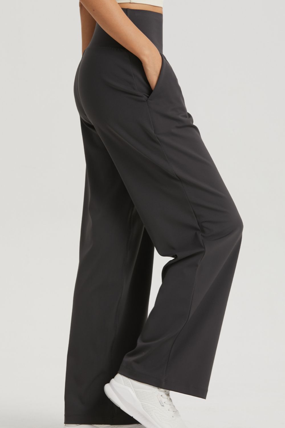 straight leg sports pants with pockets