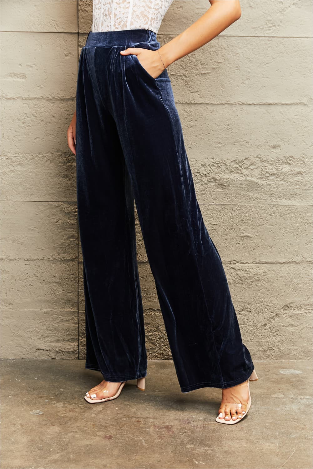 wide leg pants with pockets