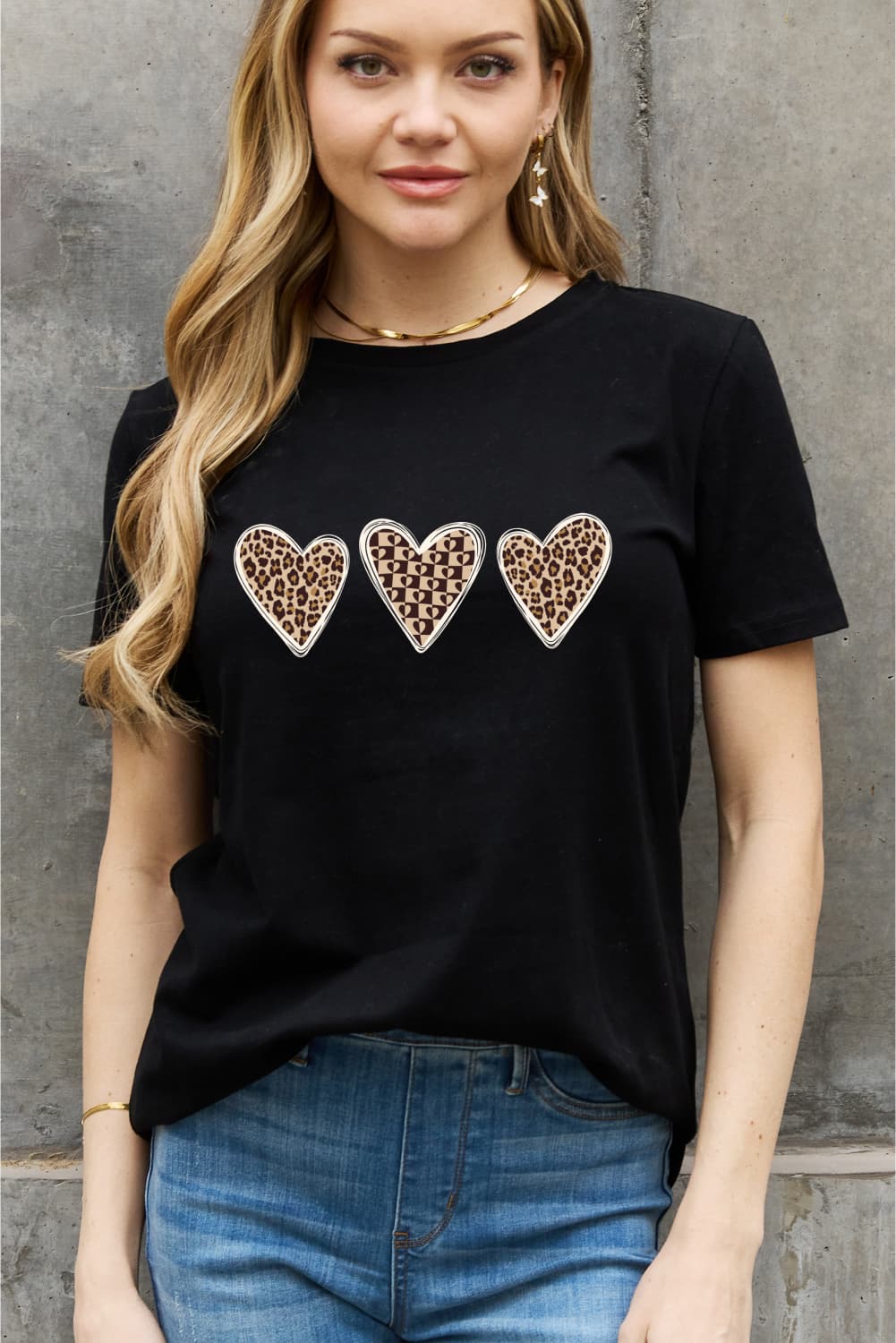simply love simply love full size heart graphic cotton tee
