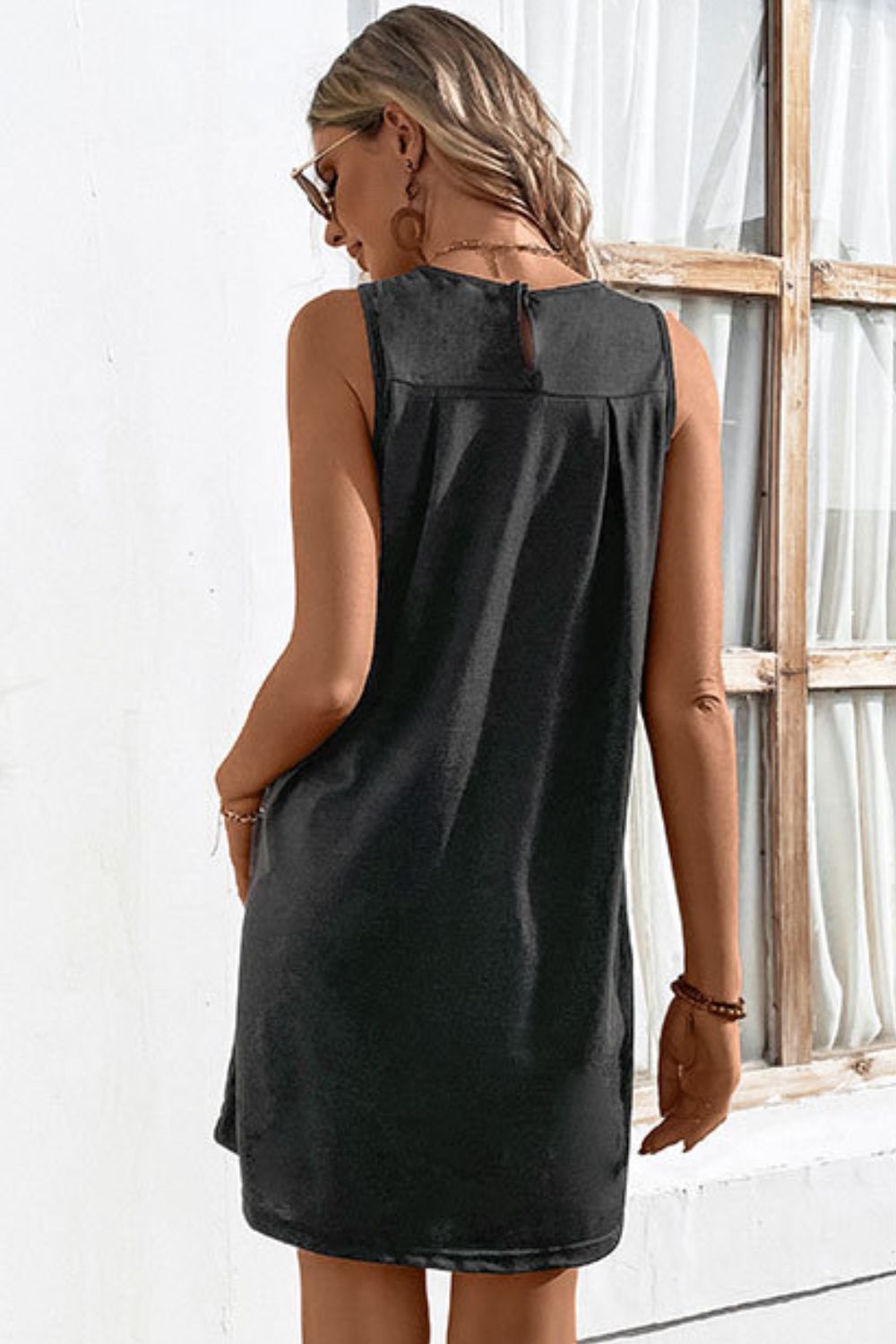 round neck sleeveless mini dress