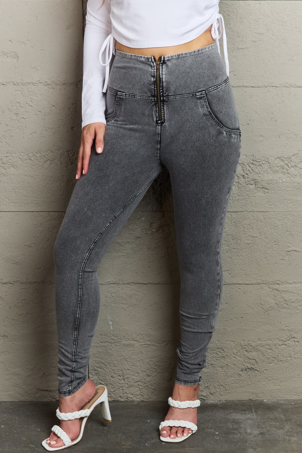 baeful zip closure skinny jeans with pockets