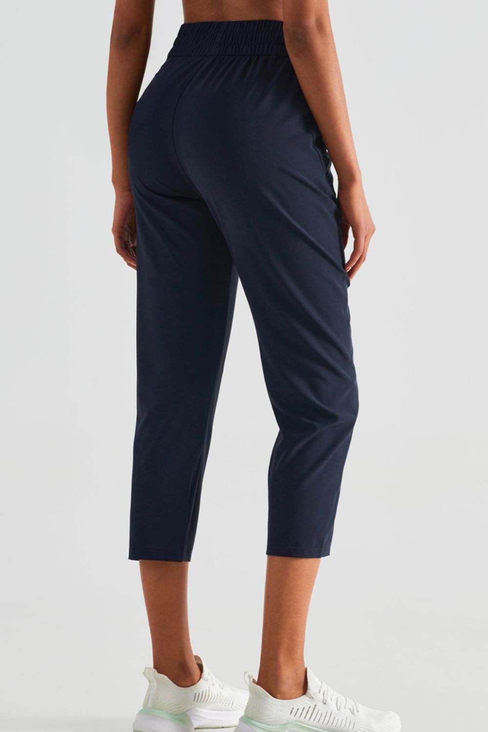 elastic waist cropped sports pants