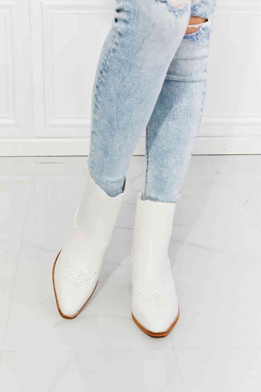 mmshoes love the journey stacked heel chelsea boot in white