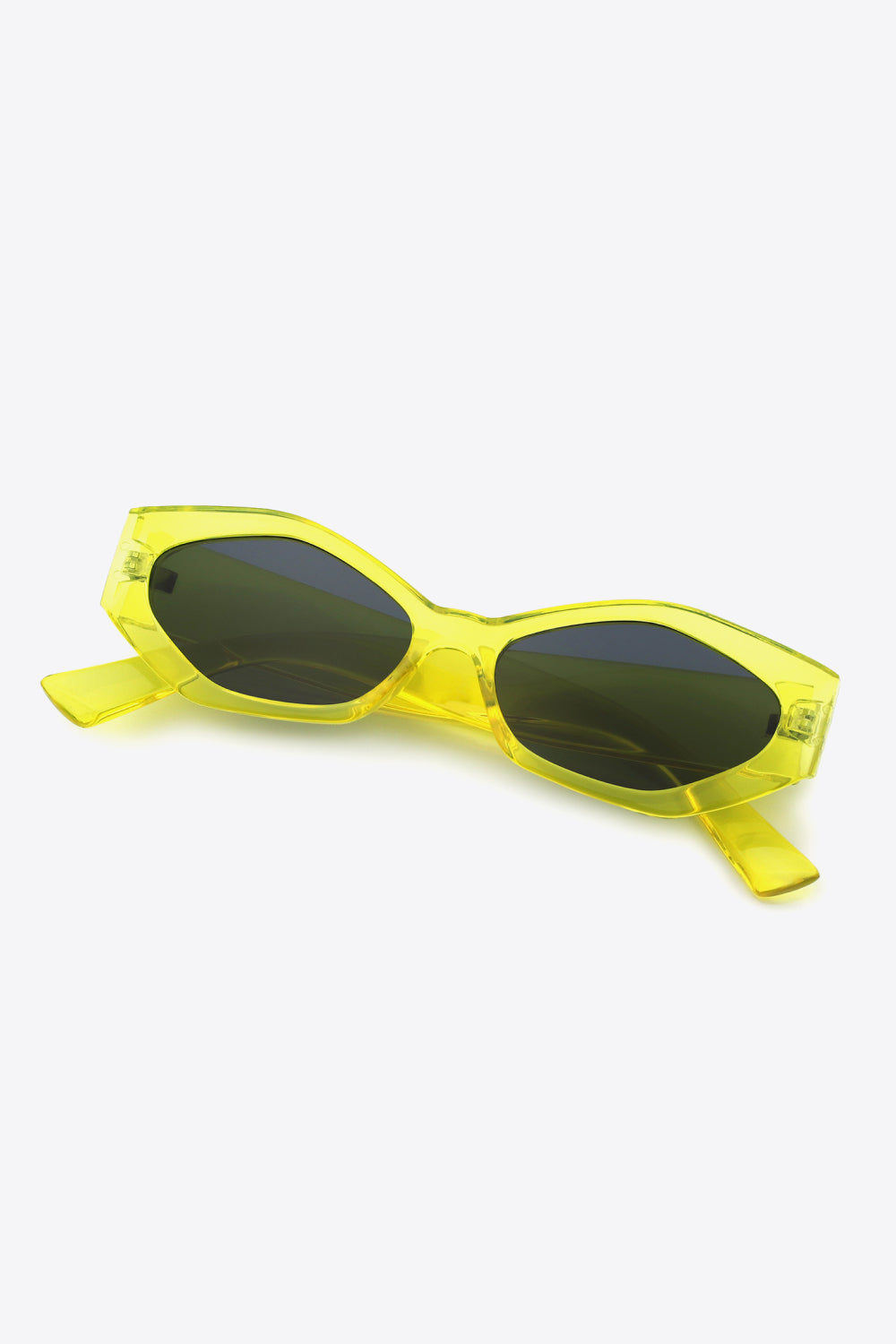 polycarbonate frame wayfarer sunglasses