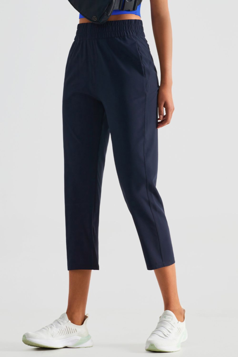 elastic waist cropped sports pants