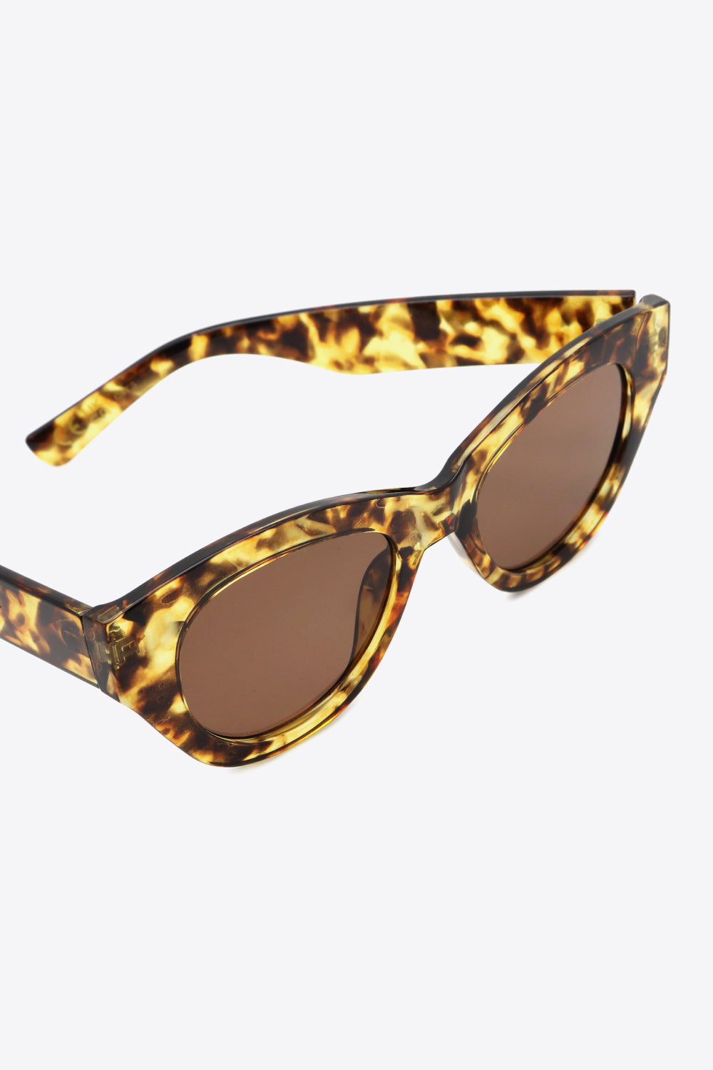 tortoiseshell polycarbonate wayfarer sunglasses