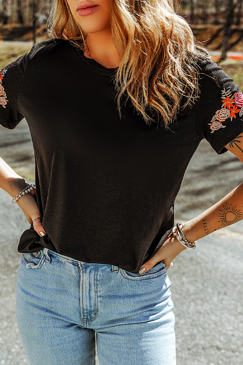 embroidered round neck tee shirt