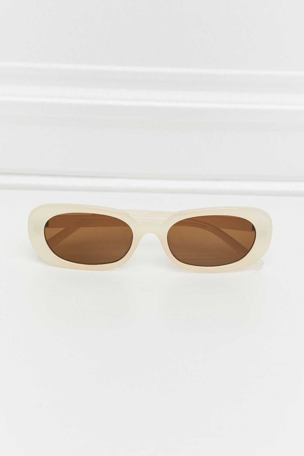 oval full rim sunglasses