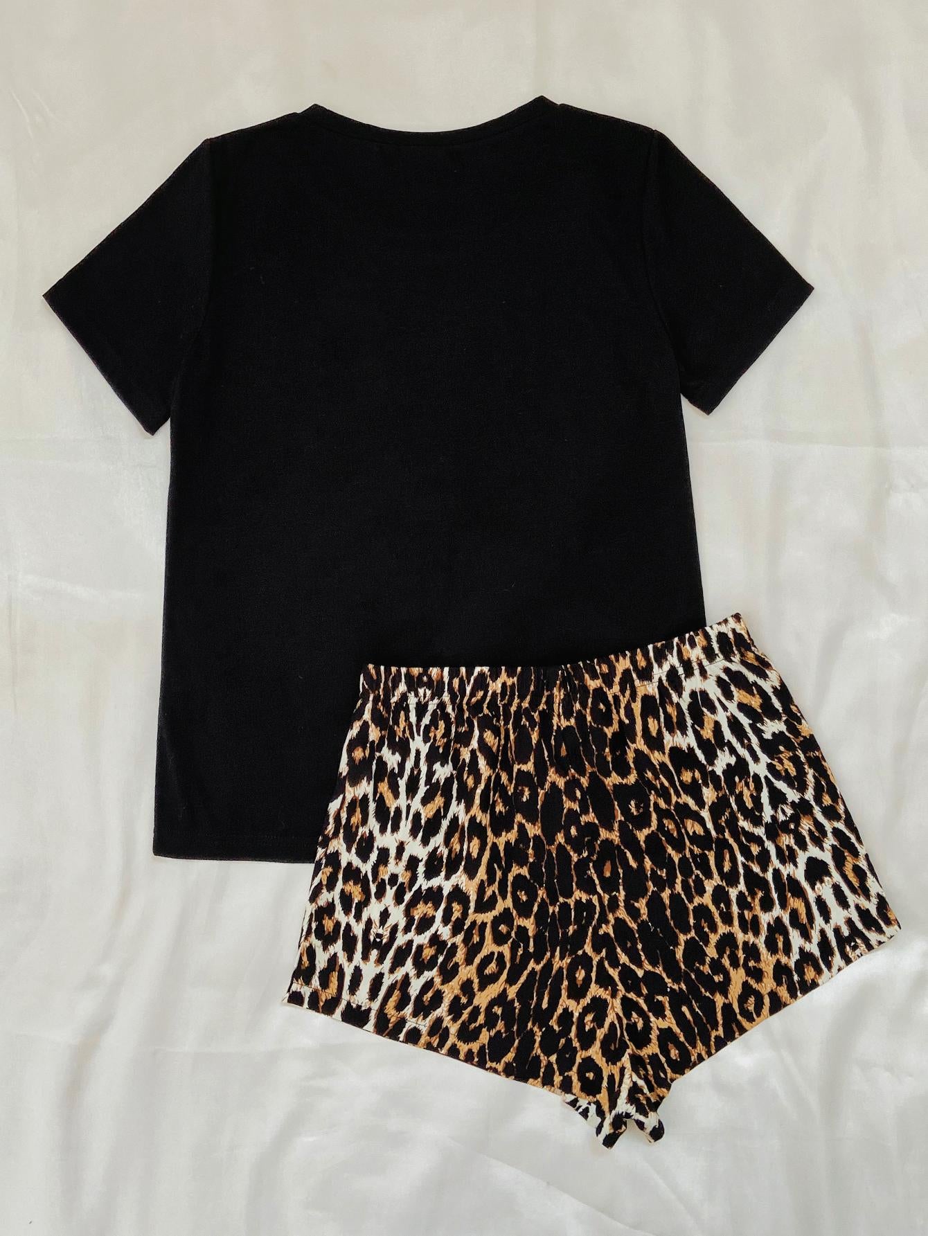 leopard lip graphic top and shorts lounge set