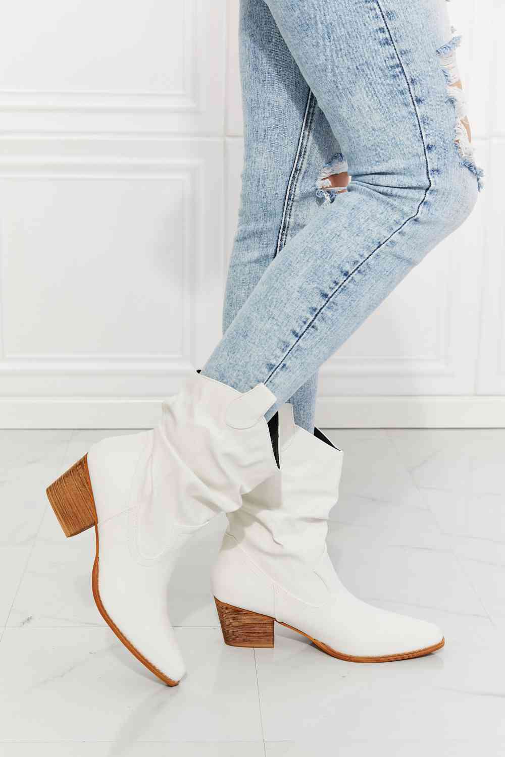 mmshoes better in texas scrunch cowboy boots in white