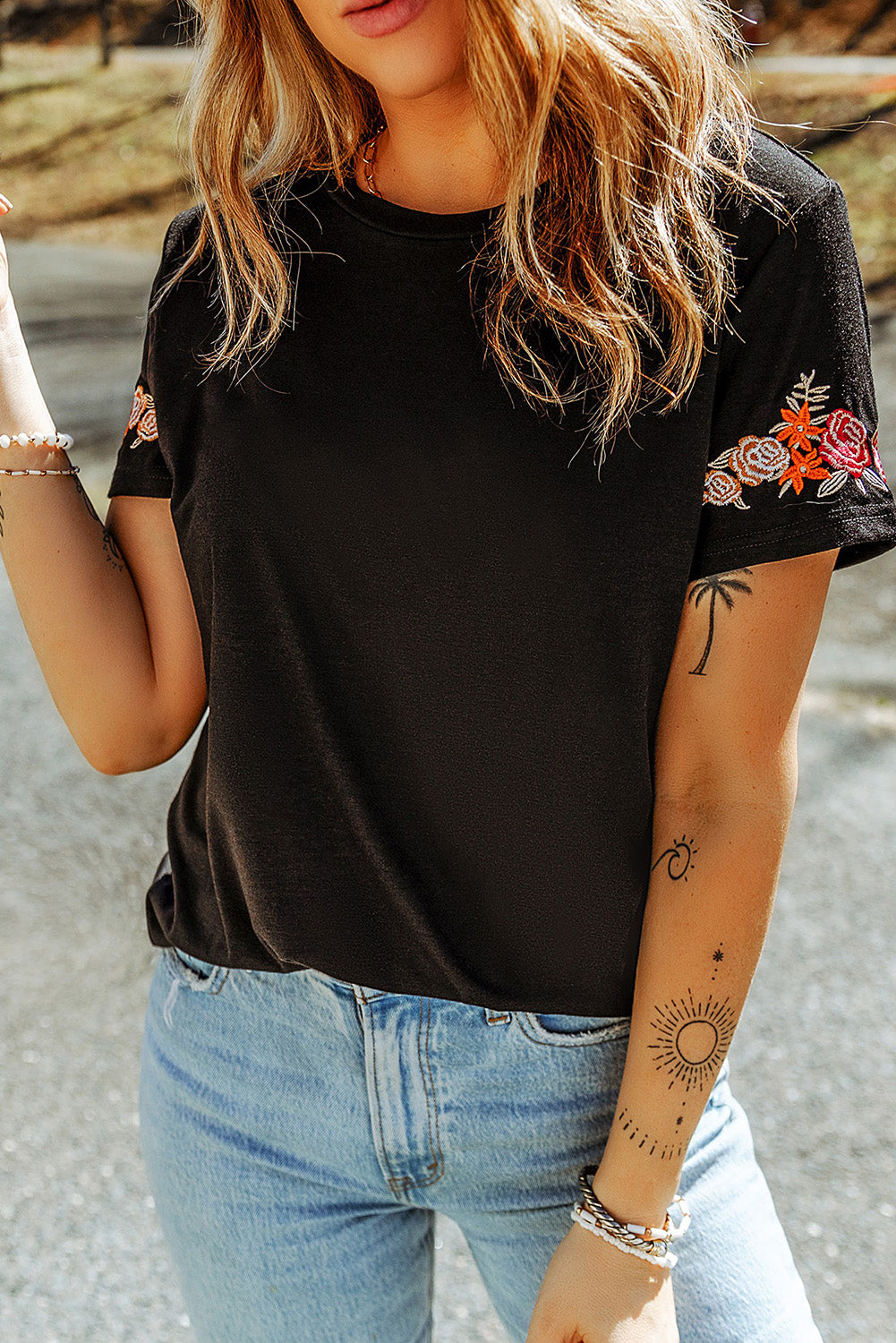 embroidered round neck tee shirt