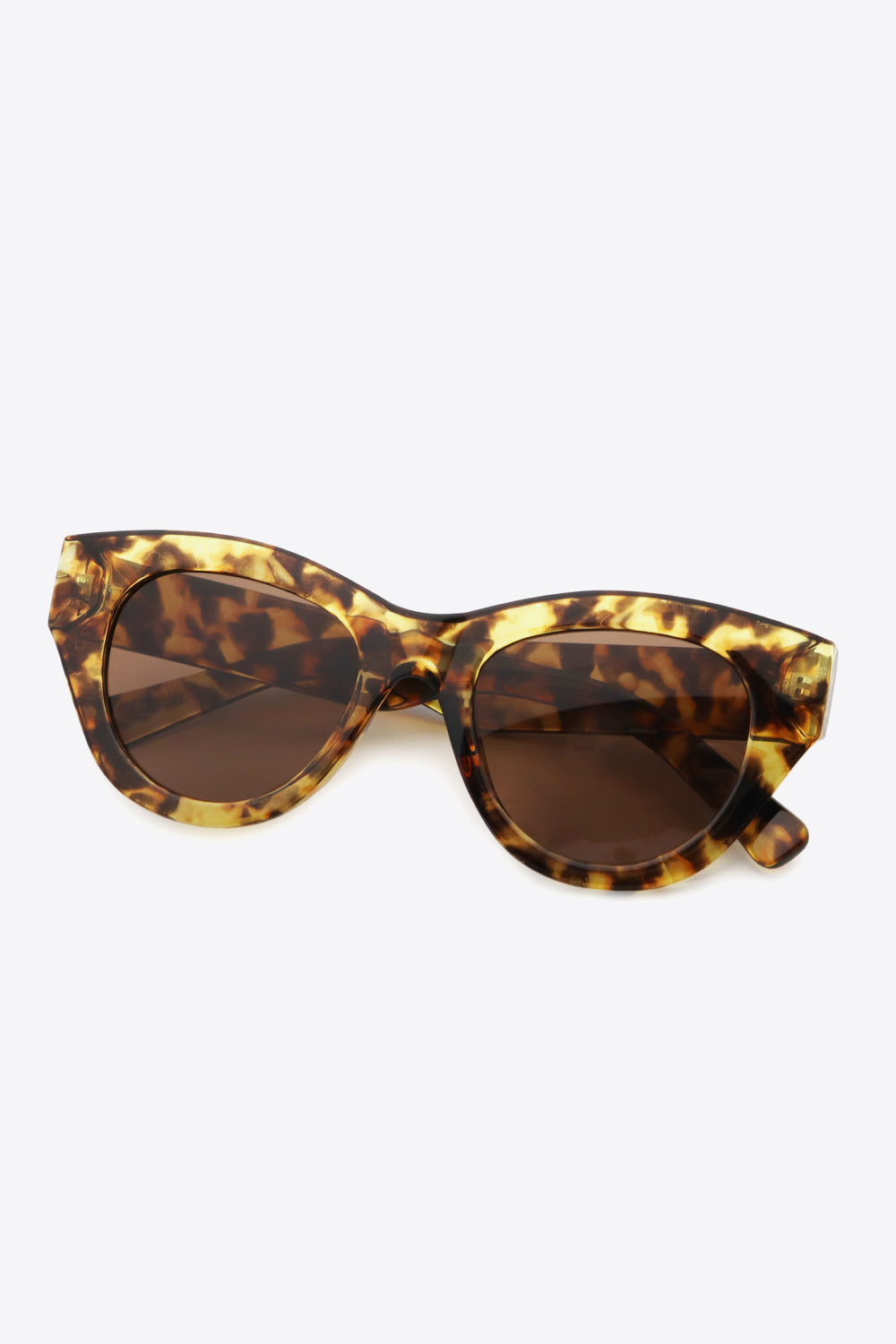 tortoiseshell polycarbonate wayfarer sunglasses