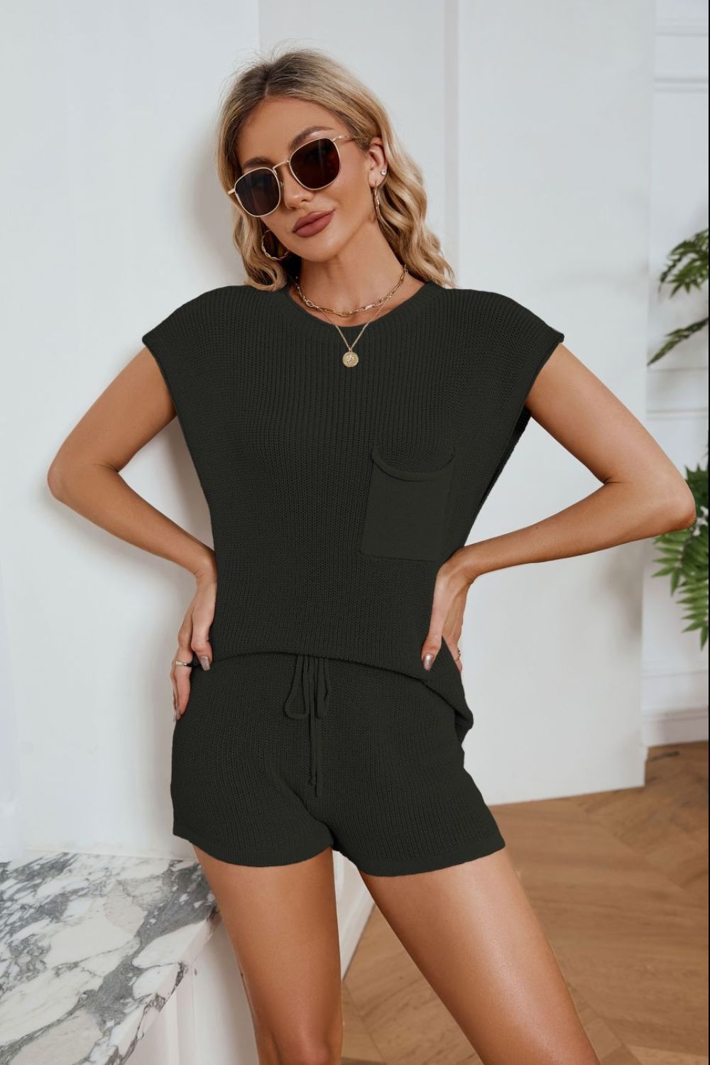 ribbed round neck pocket knit top and shorts set