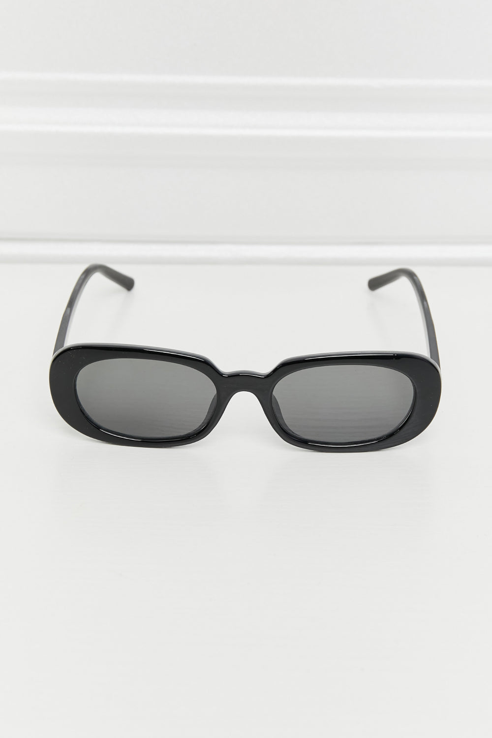 oval full rim sunglasses