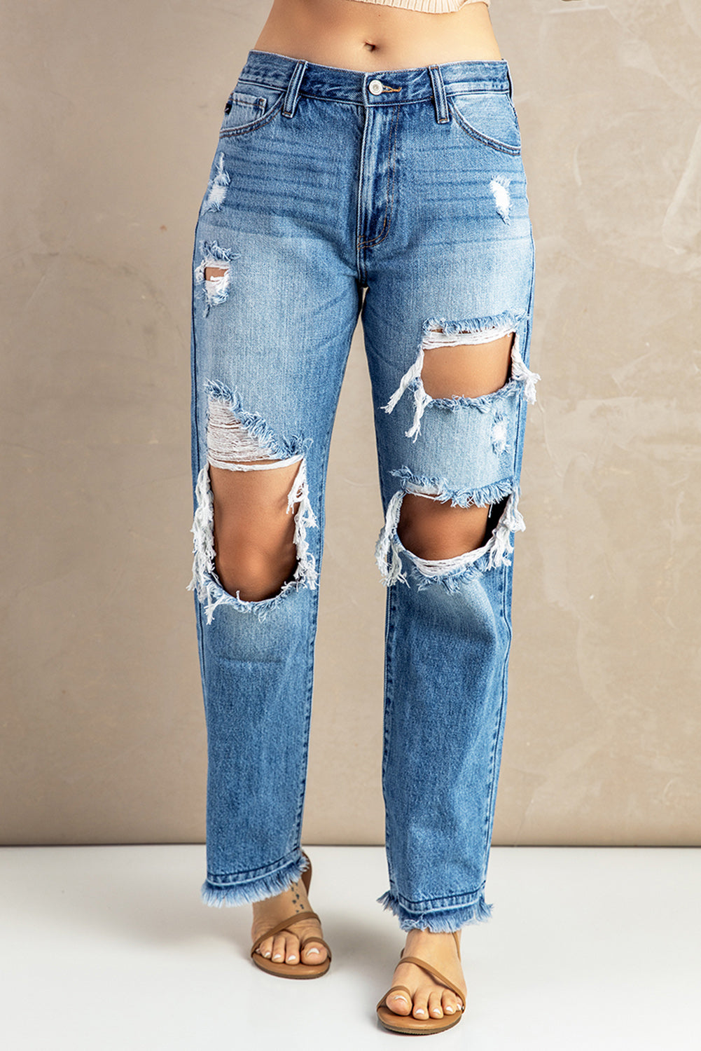 frayed hem distressed jeans with pockets