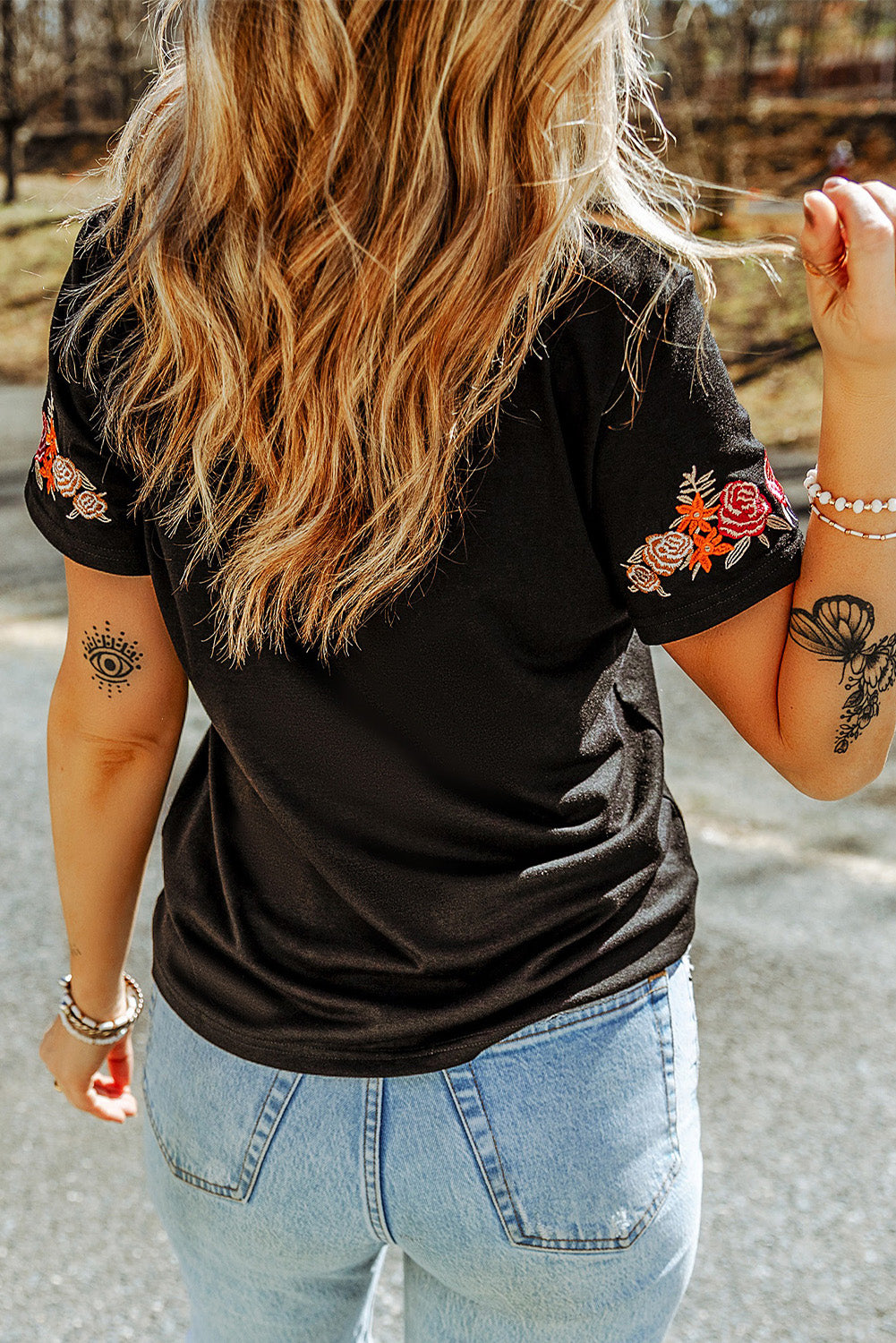 embroidered round neck tee shirt