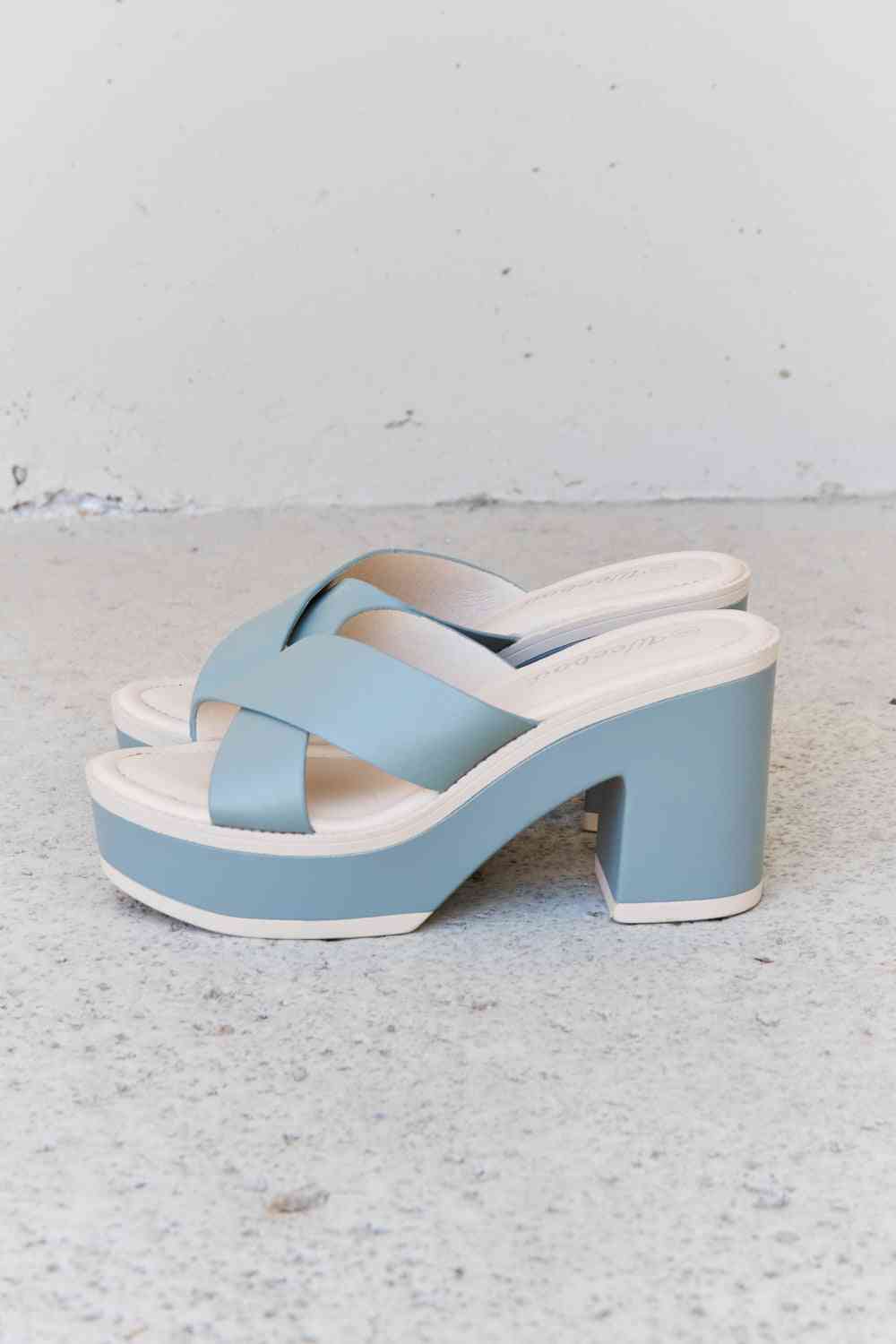 weeboo cherish the moments contrast platform sandals in misty blue