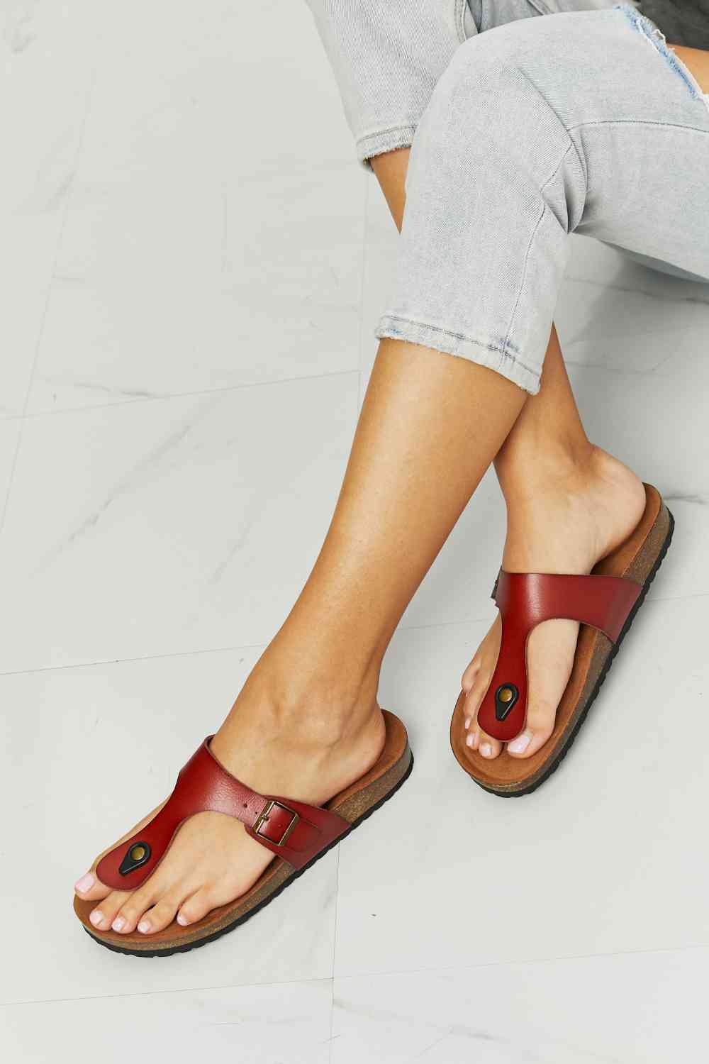 mmshoes drift away t-strap flip-flop in red