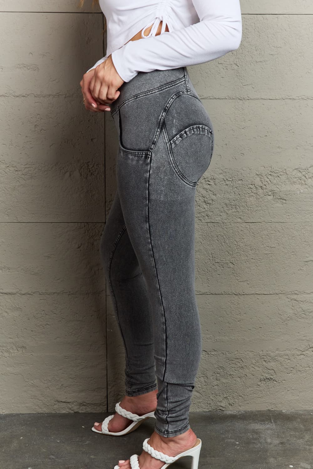 baeful zip closure skinny jeans with pockets