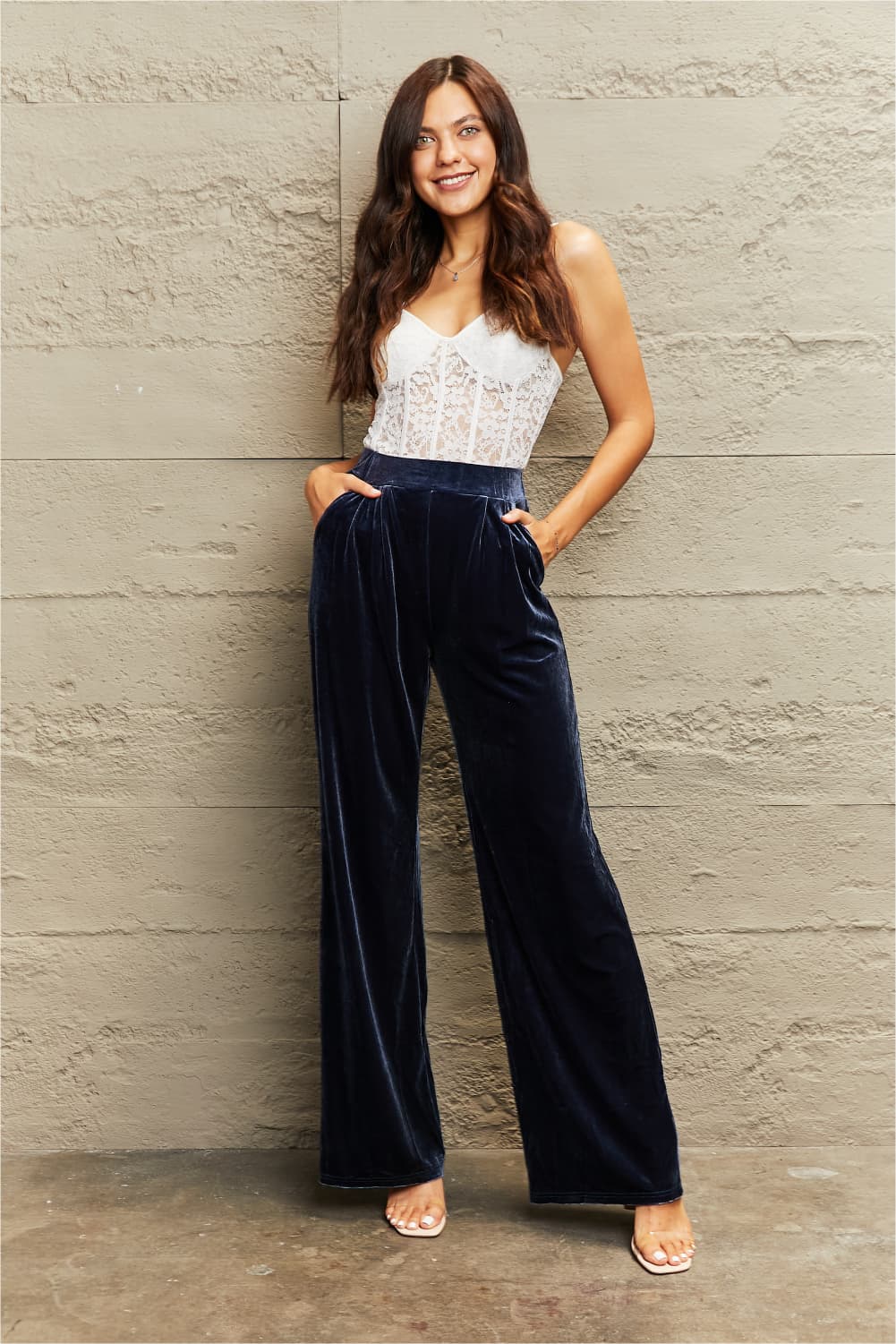 wide leg pants with pockets