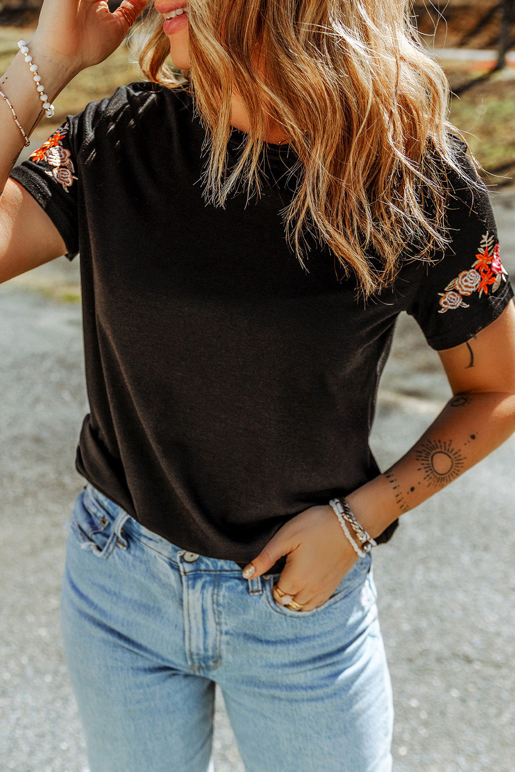 embroidered round neck tee shirt