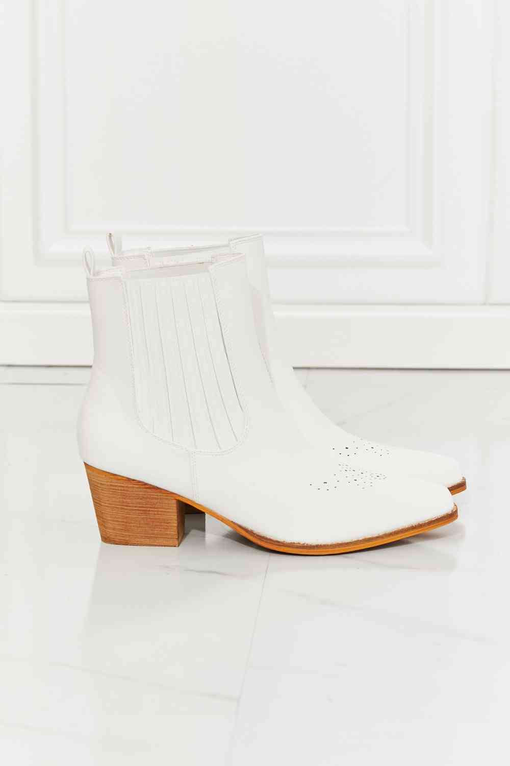 mmshoes love the journey stacked heel chelsea boot in white