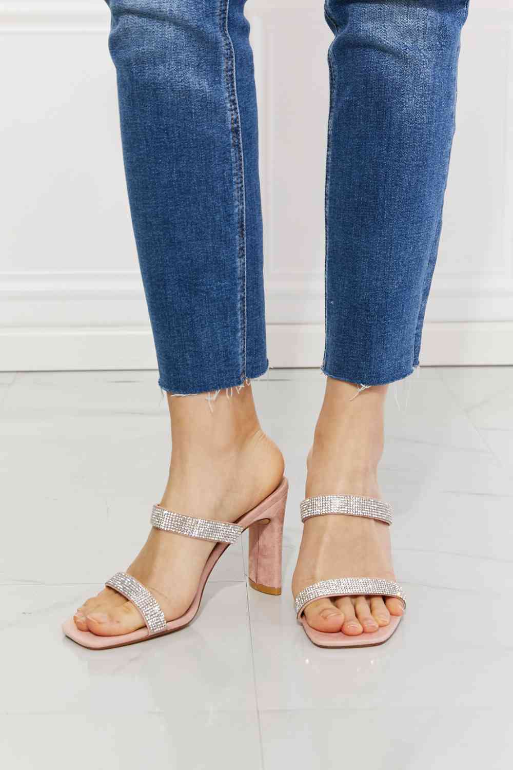 mmshoes leave a little sparkle rhinestone block heel sandal in pink