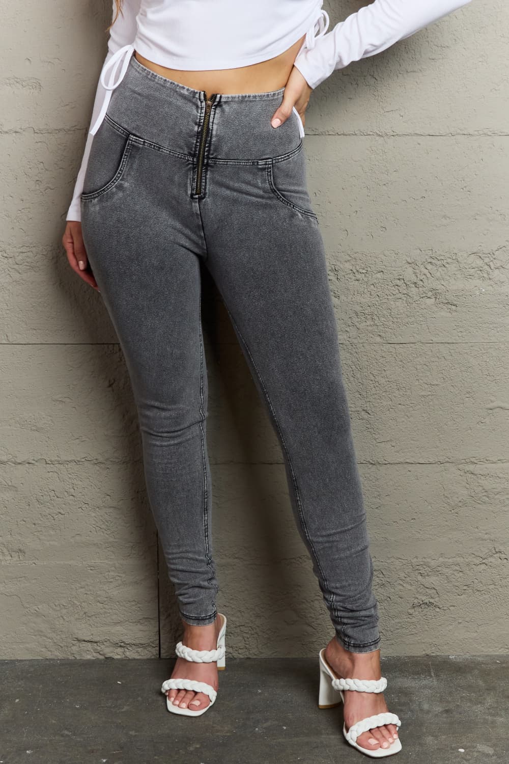 baeful zip closure skinny jeans with pockets