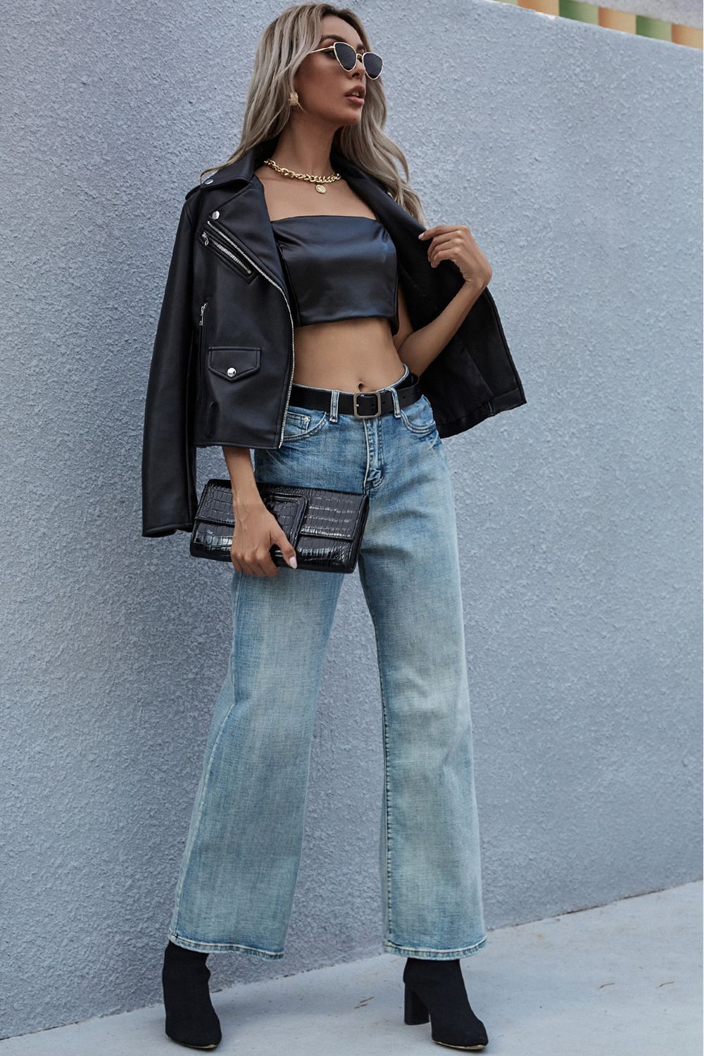 straight neck sleeveless cropped tank top